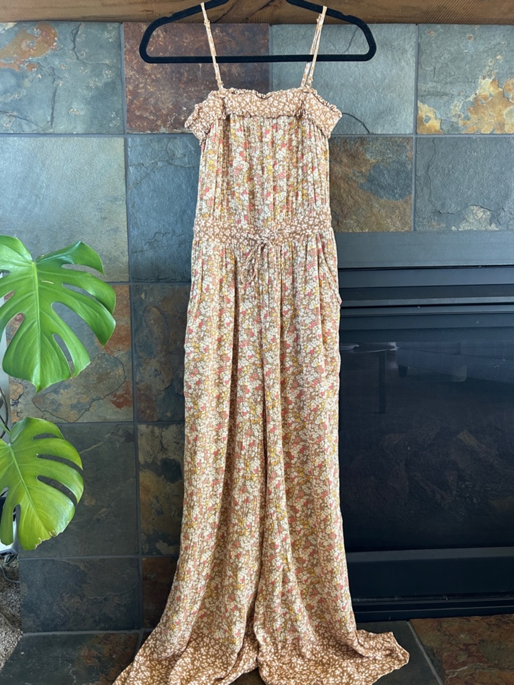 American Eagle Outfitters Tan and Cream Floral Smocked Skirt